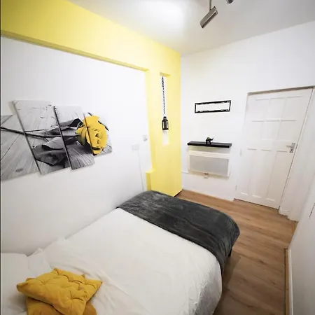 Centre 1bed W Free Parking Apartment